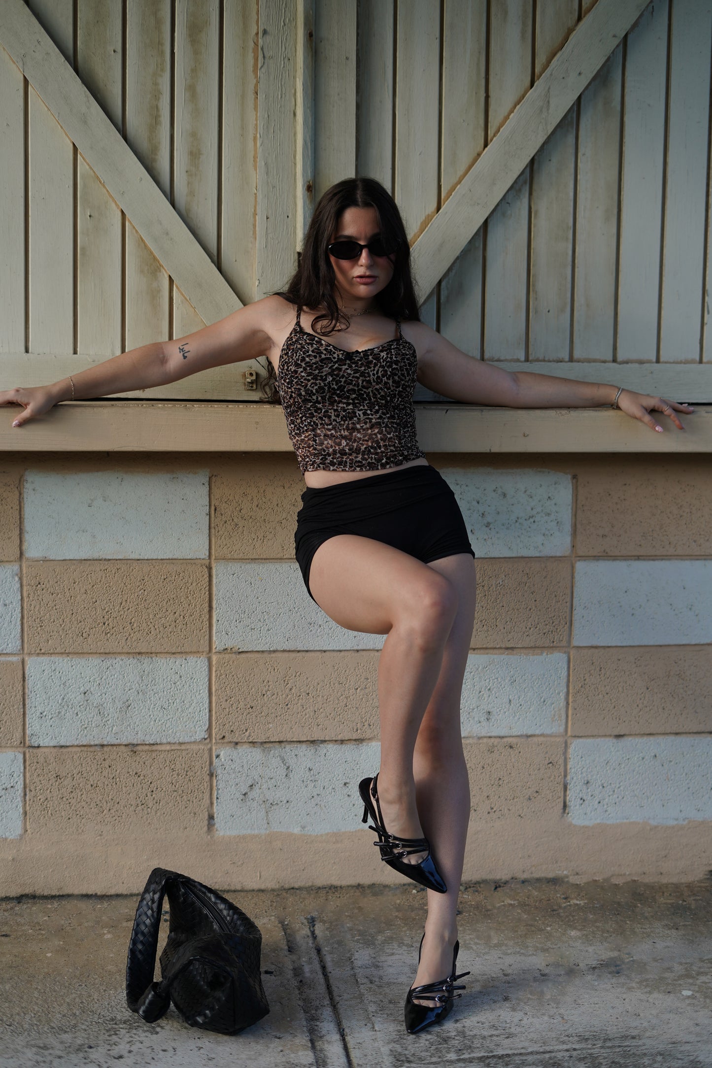 LEO top
